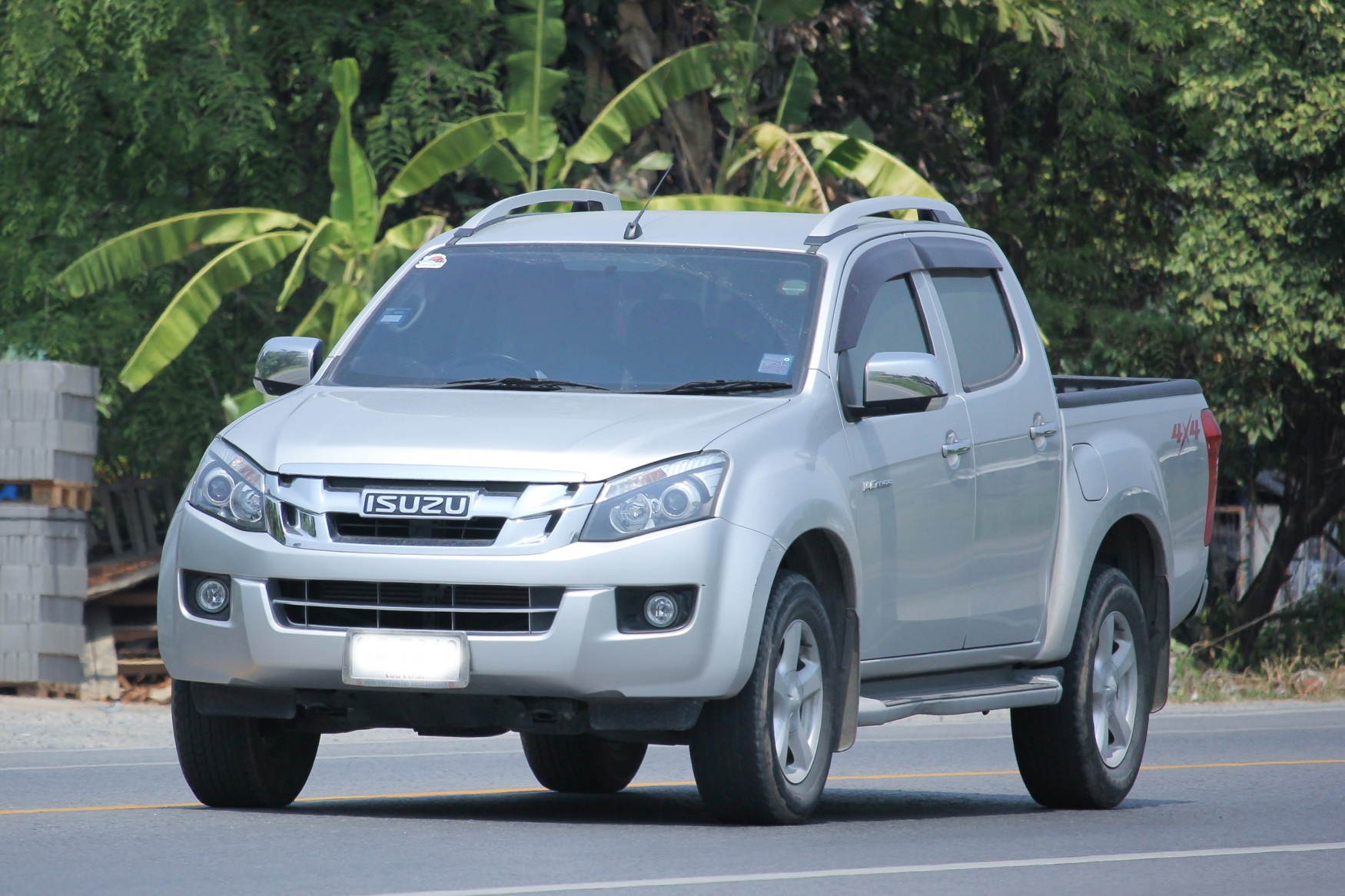Isuzu used engines vehicle image
