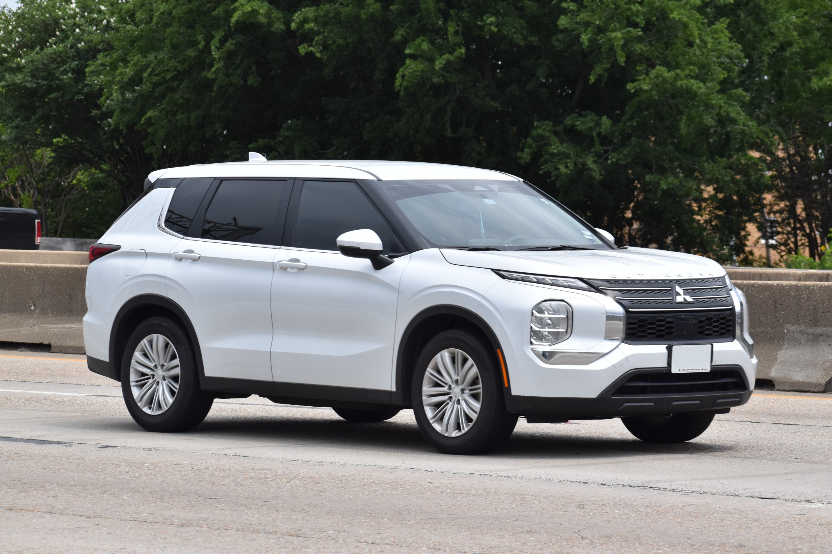 Mitsubishi used auto parts vehicle image